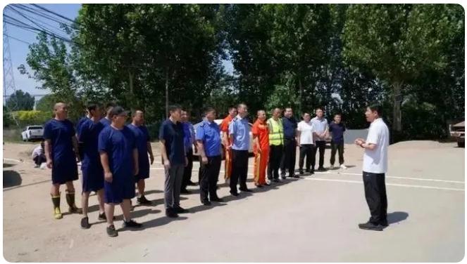 以練筑防！大興區(qū)魏善莊鎮(zhèn)組織開(kāi)展防汛應(yīng)急專項(xiàng)演練活動(dòng)